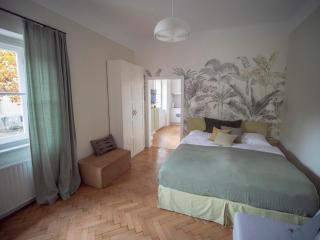 Green flat by GrazRentals with garden view & parking included - Graz - 0