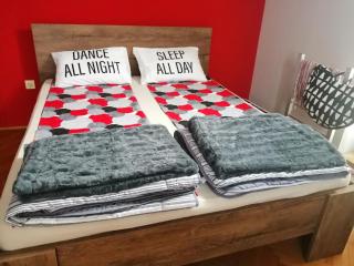 Apartman Red wall - 7