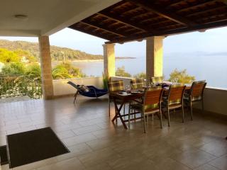 Schönes Ferienhaus direkt am Meer - Stomorska - 0