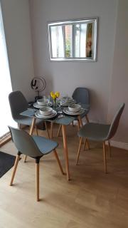 Goswick House - Entire 4Bed House Serviced Accommodation Newcastle FREE WIFI & FREE 2 OFF STREET PARKING SPACES UK - Newcastle upon Tyne - 7