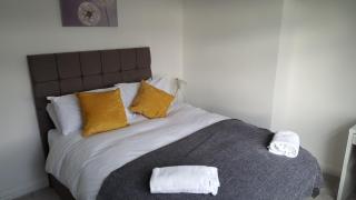 Goswick House - Entire 4Bed House Serviced Accommodation Newcastle FREE WIFI & FREE 2 OFF STREET PARKING SPACES UK - 6