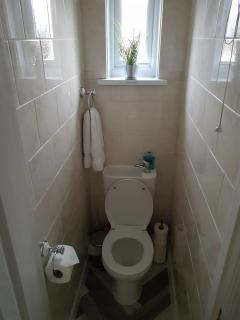 Goswick House - Entire 4Bed House Serviced Accommodation Newcastle FREE WIFI & FREE 2 OFF STREET PARKING SPACES UK - 1