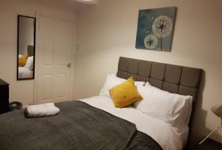 Goswick House - Entire 4Bed House Serviced Accommodation Newcastle FREE WIFI & FREE 2 OFF STREET PARKING SPACES UK - 2