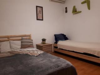 2H Apartment - Bukarest - 2