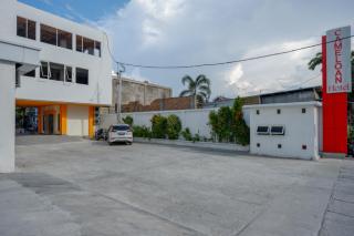 RedDoorz Plus @ Cameloan Hotel Palu - Palu - 1