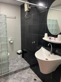 Fong Kaew and Baan Nang Fa Guesthouse - Patong - 7