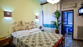 Hotel Villarosa con Vespa Rent - 3