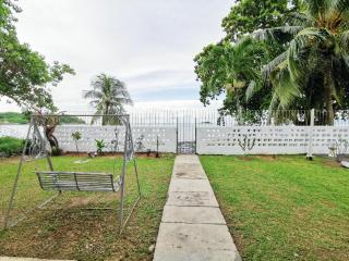 Little Heaven by Sky Hive, A Beach Front Bungalow - Tanjung Bungah - 4