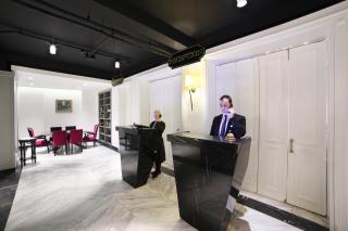 White Monarch Hotel - 4