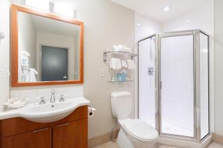 Ocean Promenade Hotel - White Rock - 7