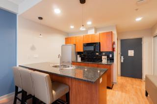 Ocean Promenade Hotel - White Rock - 3
