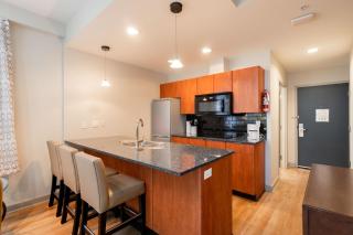 Ocean Promenade Hotel - White Rock - 2