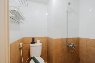 Modern Studio Apartment at 26th Floor Green Pramuka City By Travelio - 5