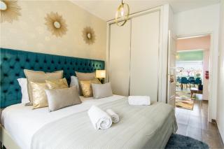 Gaze out at the City in a Retro-Chic Getaway - Lisbona - 9