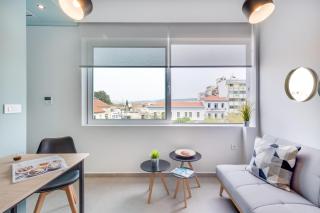 Koukou Central Apt -Fast WIFI- 5' to Old Town - 6