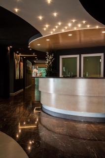International Beach Hotel - 7