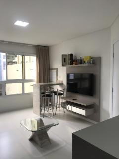 Apartamento 2 dormitórios a 300 metros do mar na Meia Praia - Itapema-sc - Itapema - 2