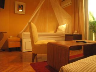 Homey and calm yet central (by the Hilton) - Atenas - 4