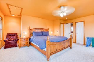 Spacious Seaside Home with an Ocean View - 9