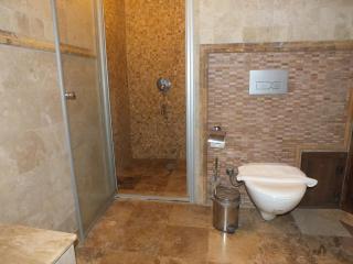Holiday Cave Hotel - 7
