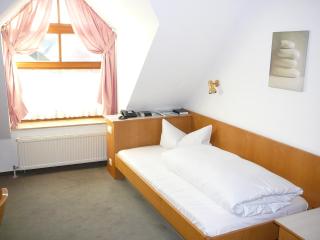 Hotel Garni Schmid - Neu-Ulm - 8
