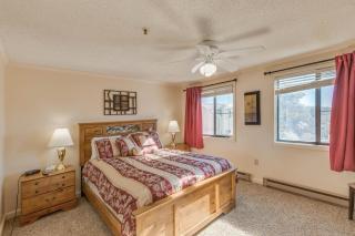 Stroll to Slopes, Village Area, Ski in-out MtLodge 333 - Snowshoe - 3