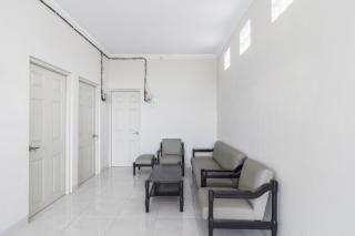 RedDoorz near Condongcatur Bus Station - 8