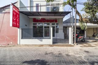 RedDoorz near Condongcatur Bus Station - Yogyakarta - 9