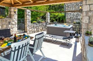 Stonehouse Korlat with open-air jacuzzi - 4