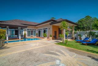 Rawai Private Villas - Pools and Garden - 1