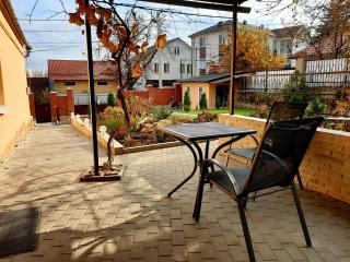 Slovac House with a garden and fireplace - Chişinău - 6