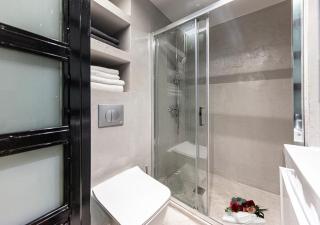 The Monastiraki Metro Lux Suite! - 2