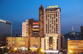 The Center Hotel Weihai - Weihai - 9