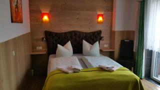 Landhotel Waldschlößchen mit Gaststube - Sohland - 0