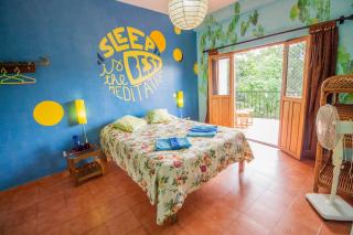 Chrissie's Hotel - Thekkady - 3