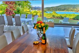 Bella Vista East 3 Luxury Ocean Views Large Flat Grassed Area And Buggy - Hamilton Island - 0