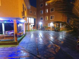 PLUS 33 HOTEL - Nungua - 9