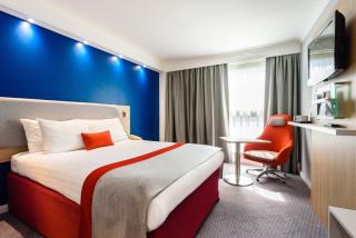 Holiday Inn Express Portsmouth Gunwharf Quays by IHG - Portsmouth - 3
