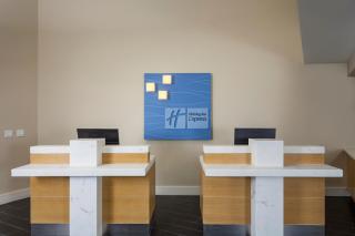 Holiday Inn Express and Suites La Jolla - Windansea Beach, and IHG Hotel - San Diego - 5