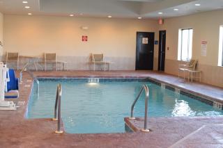 Holiday Inn Express Pratt by IHG - Pratt - 2