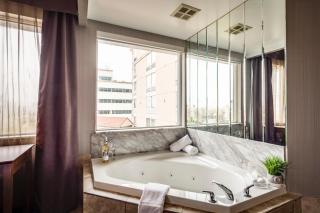 Monte Carlo Inn Airport Suites - 4