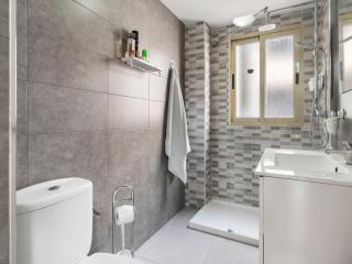 Benidorm Apartment with Pool Stay - Benidorm - 5
