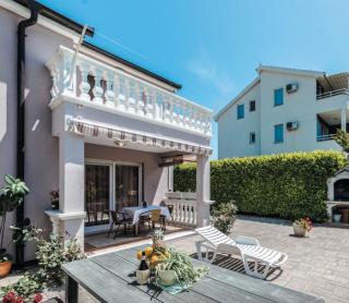 ZSA ZSA HOLIDAY HOME - Srima - 9