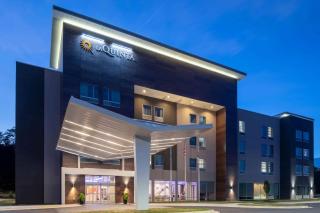 La Quinta by Wyndham Greensboro Airport High Point - Greensboro - 0