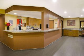 Days Inn by Wyndham Fremont - Fremont - 8