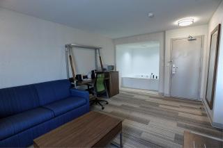 Holiday Inn Express & Suites Toronto Airport West by IHG - 1