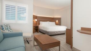 Holiday Inn Express & Suites Panama City Beach - Beachfront by IHG - 4
