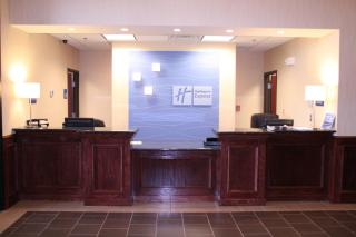 Holiday Inn Express Pratt by IHG - 8