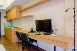 Warm Design Studio Apartment at Casa De Parco By Travelio - Tangerang - 4