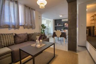 Charming villa Zoya with pool in Pula - Ližnjan - 2